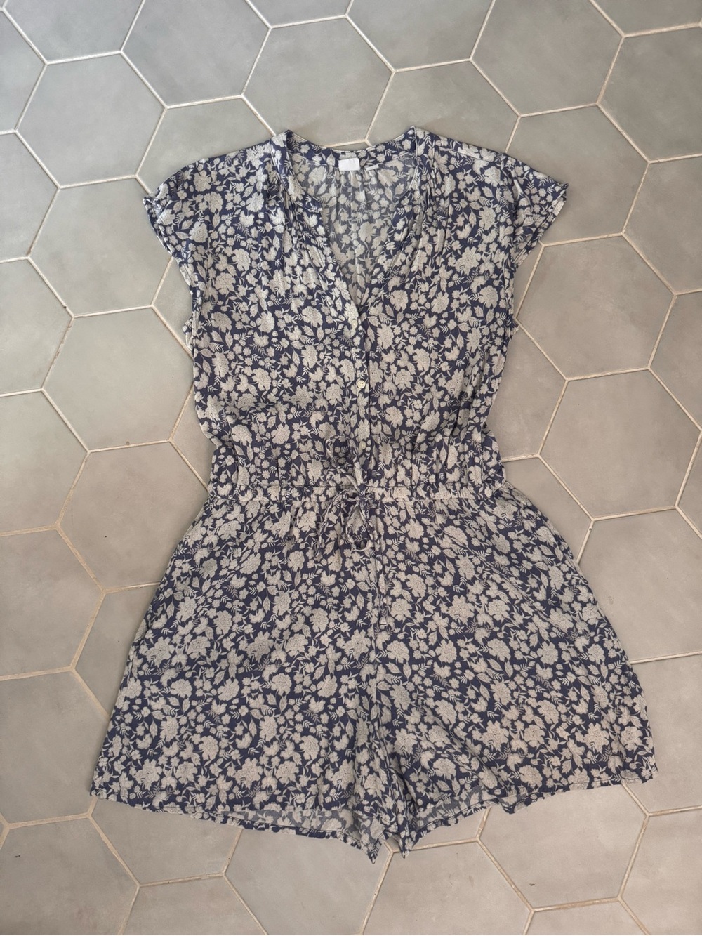 Gap V-neck Romper Medium